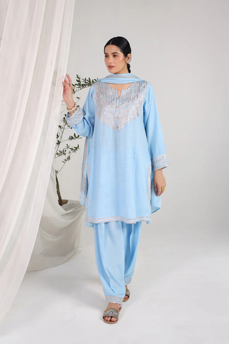 Sunehri Naqsh Zareen Suit - Image 10