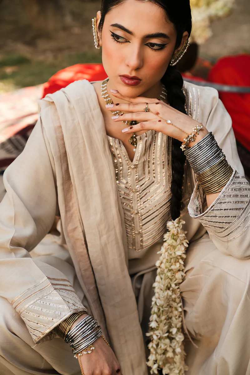 Sunehri Naqsh Zareen Suit - Image 15