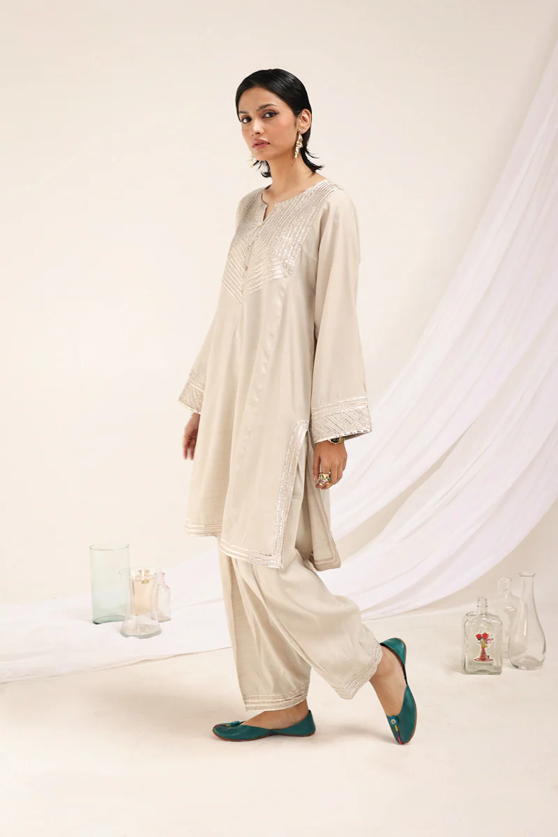 Sunehri Naqsh Zareen Suit - Image 3