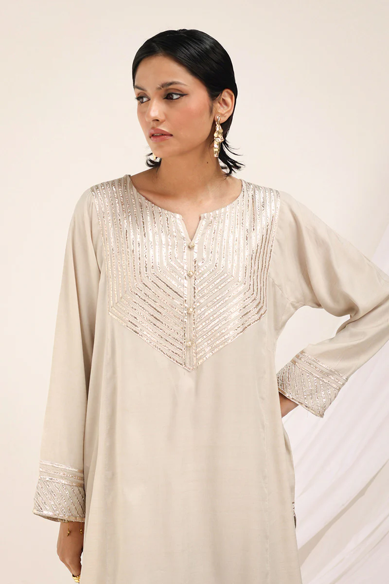 Sunehri Naqsh Zareen Suit - Image 8