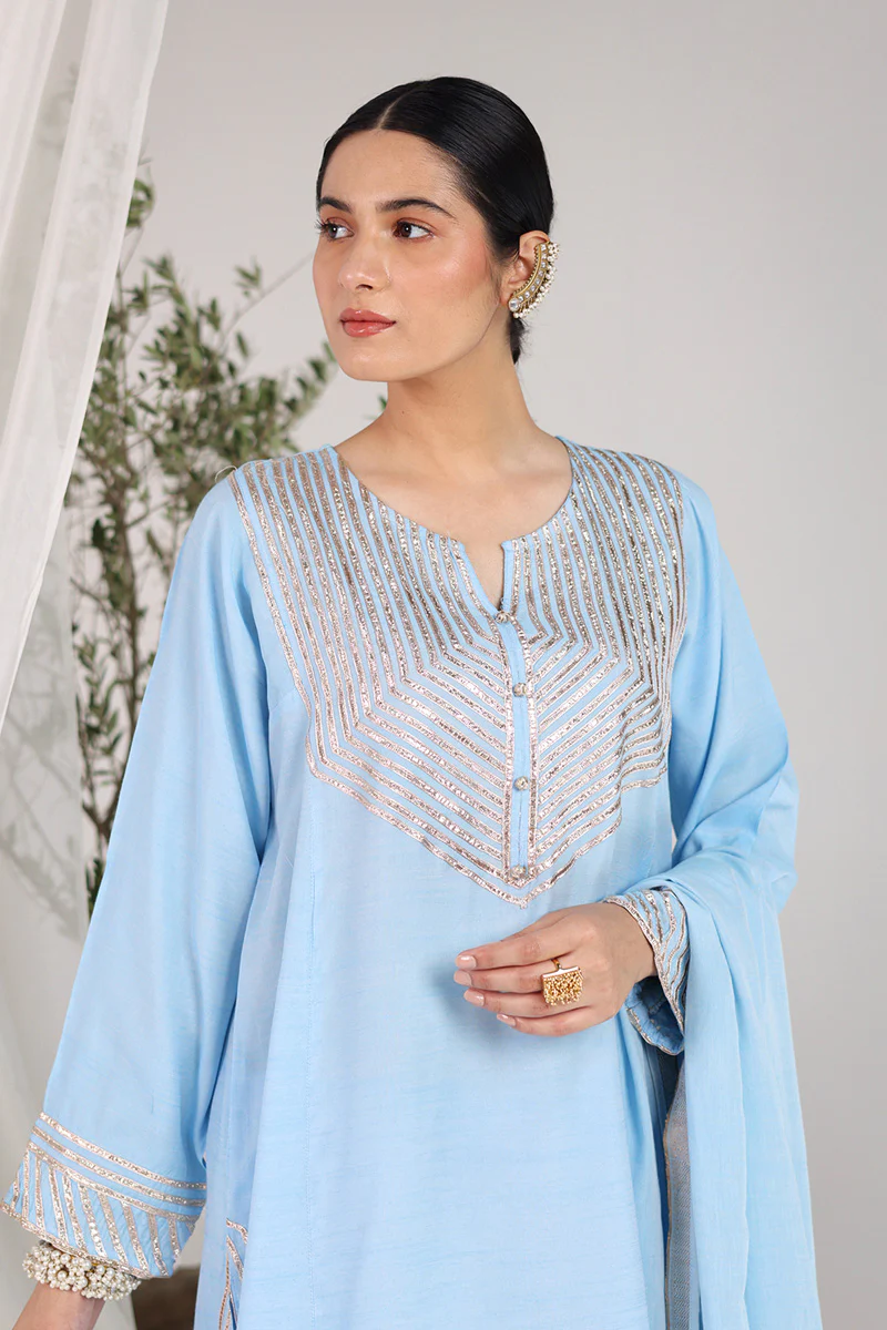 Sunehri Naqsh Zareen Suit - Image 9